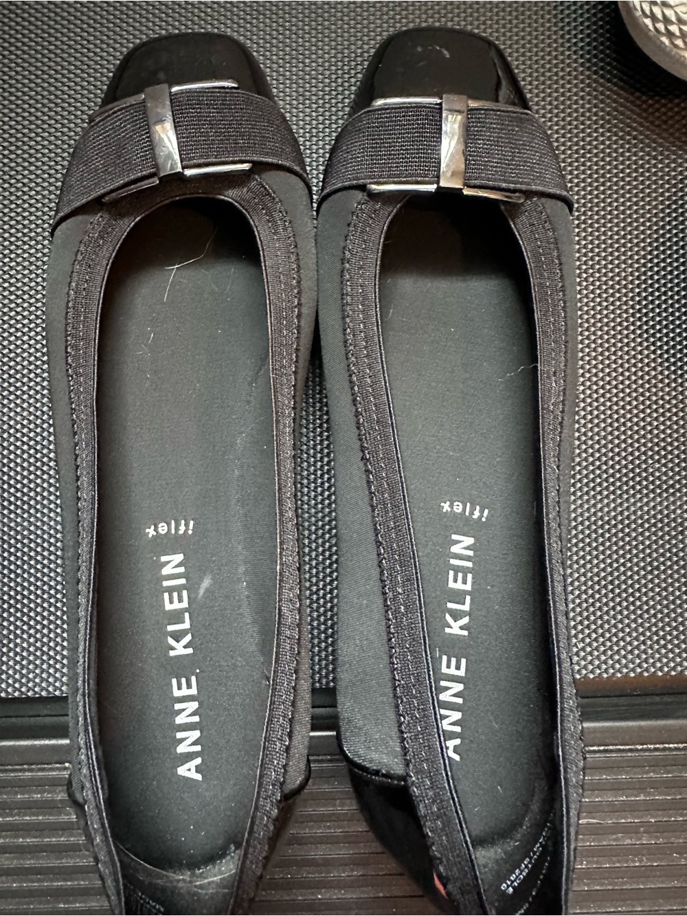 Anne Klein Women's Black Elastic Ballet Flats